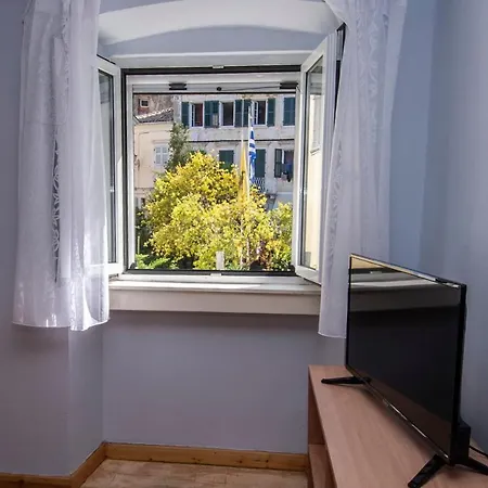 Polixenis House 2 *